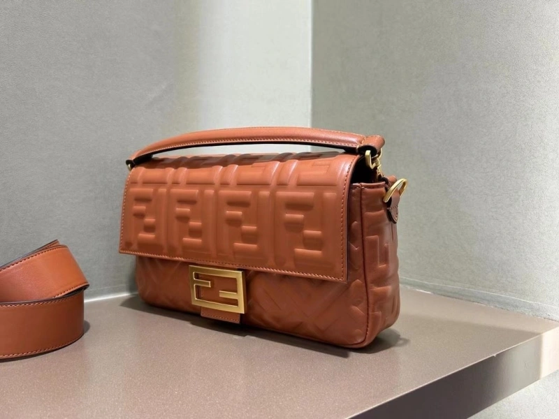 F**di baguette bags 4370-0588