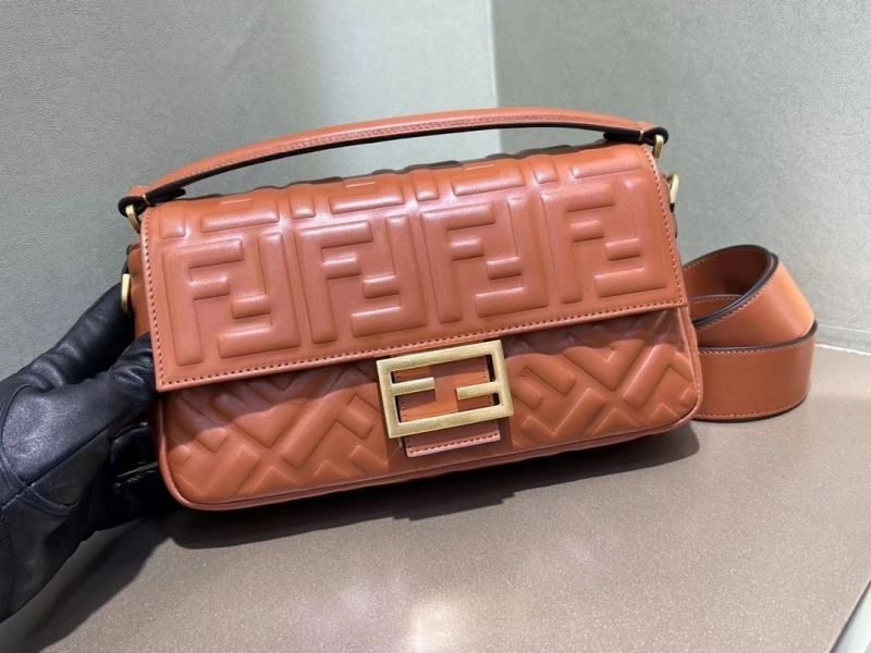 F**di baguette bags 4370-0588