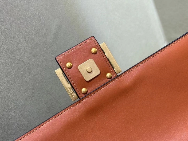 F**di baguette bags 4370-0588