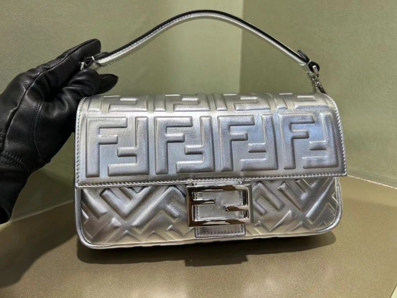 F**di baguette bags 4370-0590