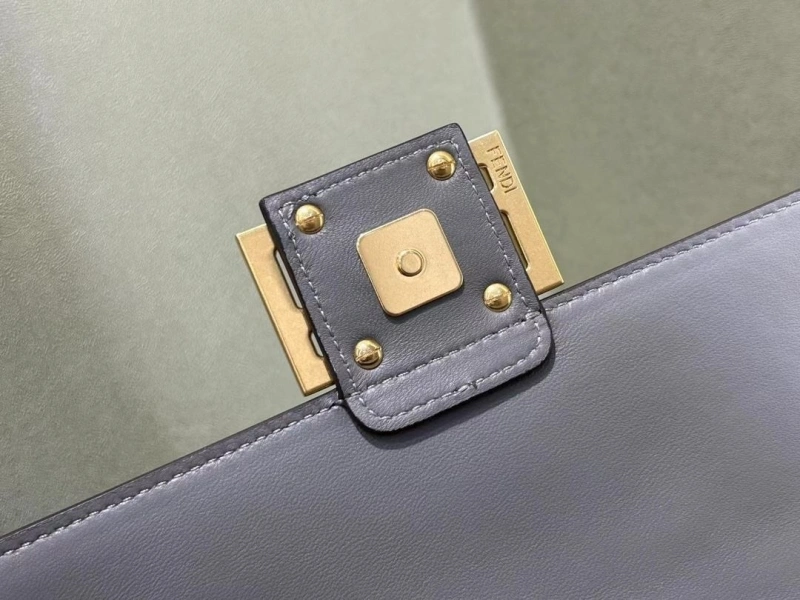 F**di baguette bags 4370-0592
