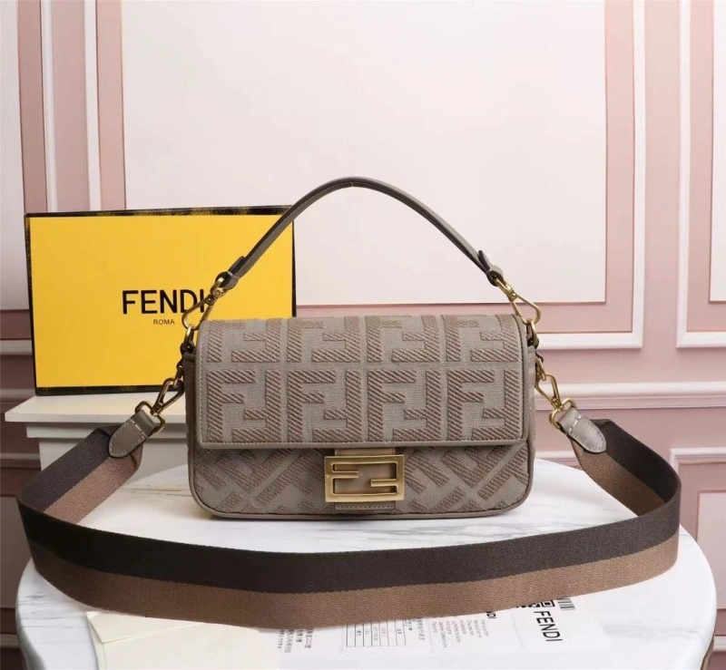F**di baguette bags 4370-0640