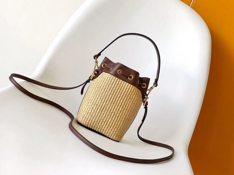 F**di bucket bags 4370-0648