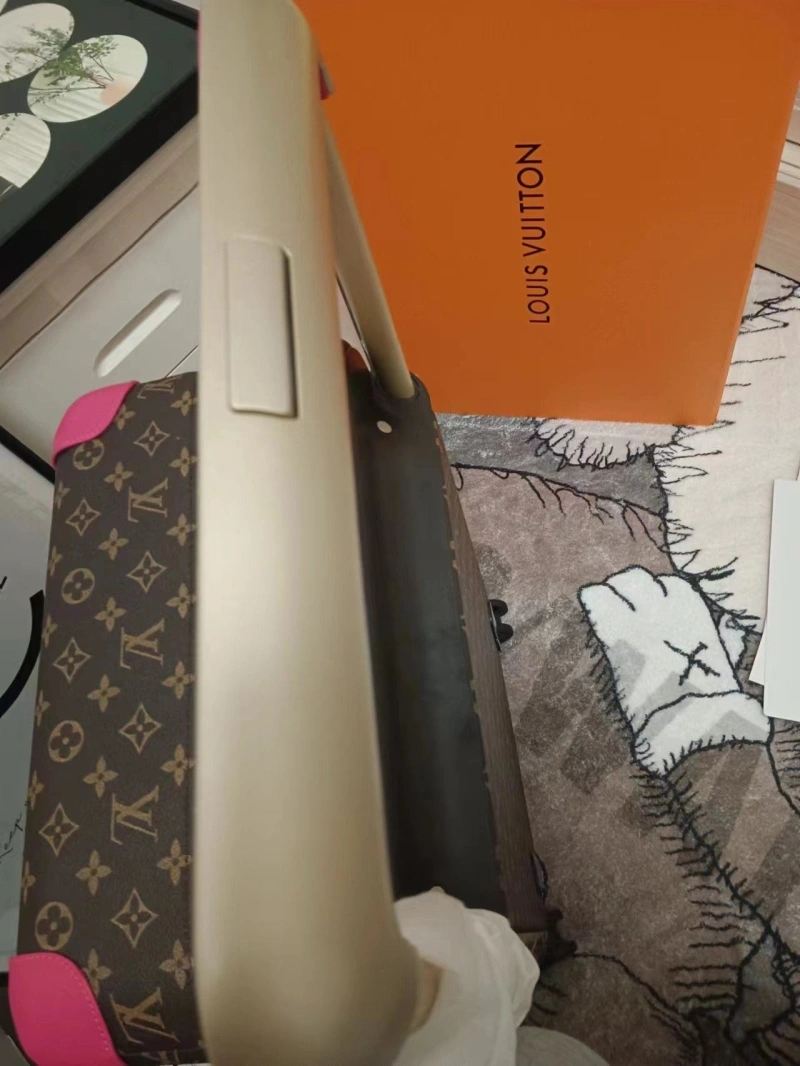 LV Suitcase 4461-0001