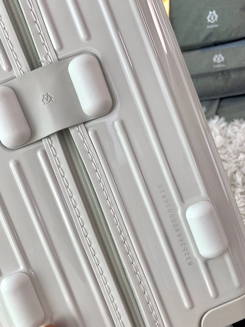 R1m0wa suitcase 4461-0061
