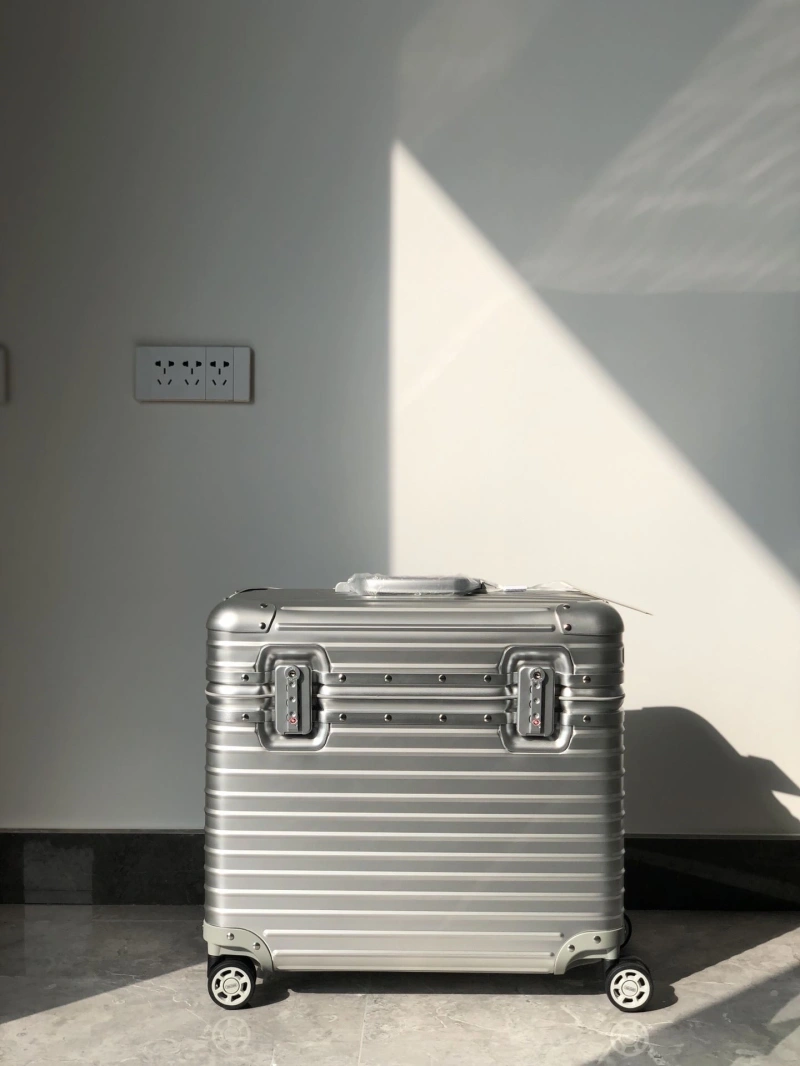 R1m0wa suitcase 4461-0089