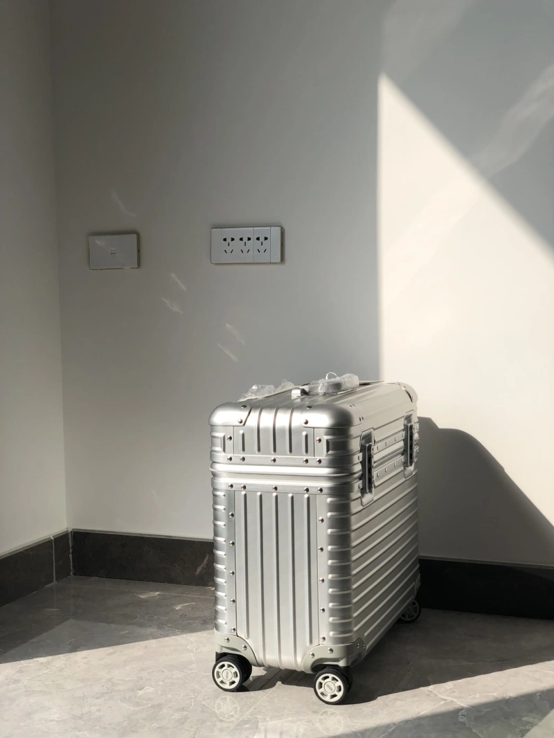 R1m0wa suitcase 4461-0089