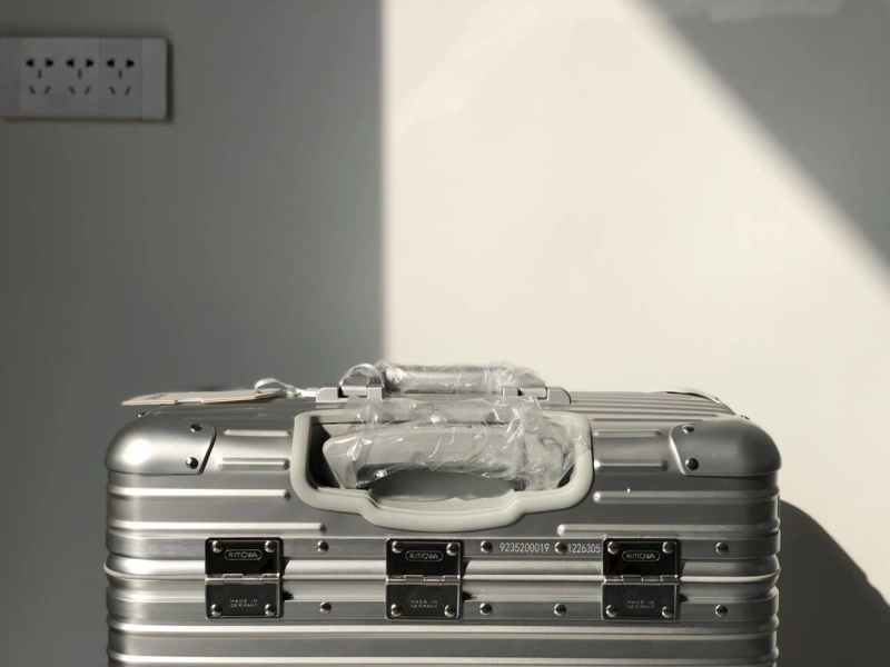 R1m0wa suitcase 4461-0089