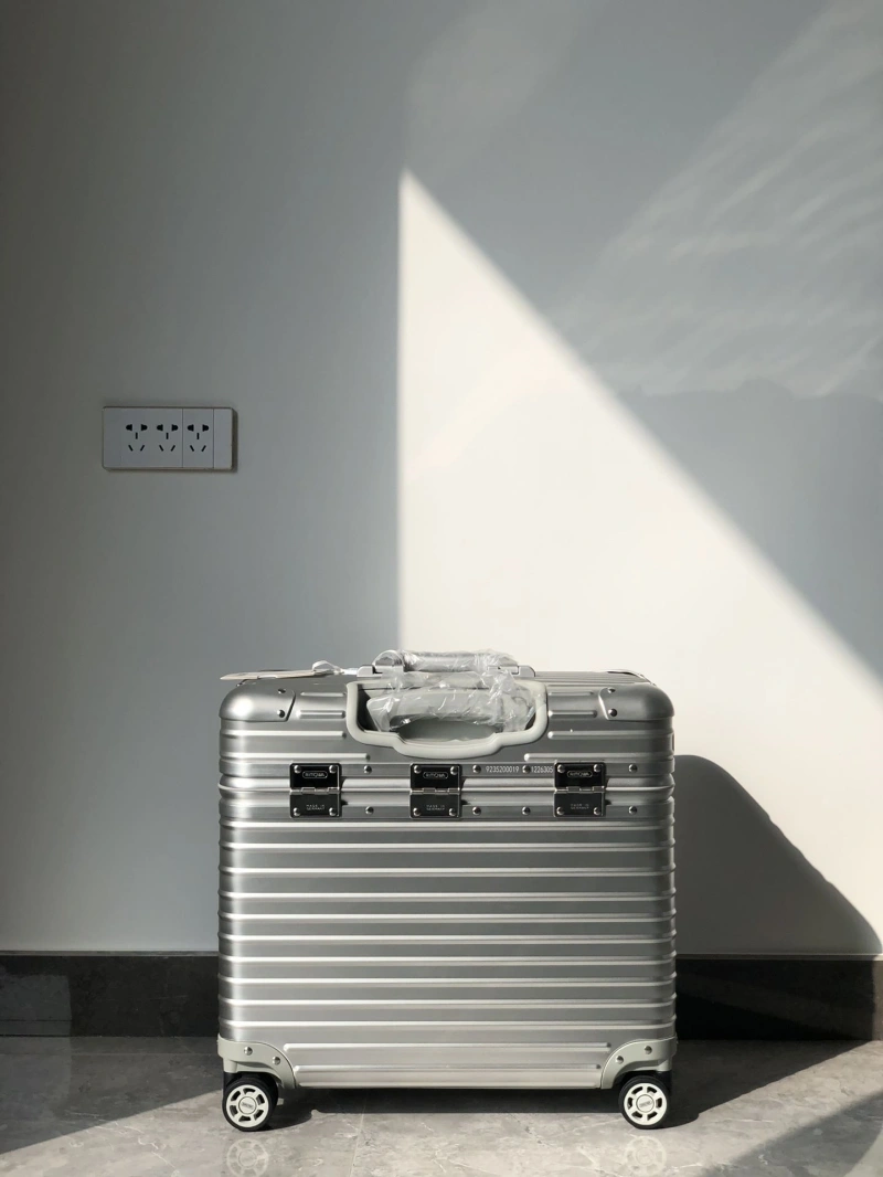 R1m0wa suitcase 4461-0089