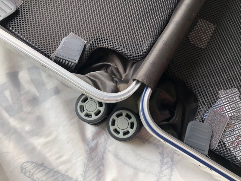 R1m0wa suitcase 4461-0120