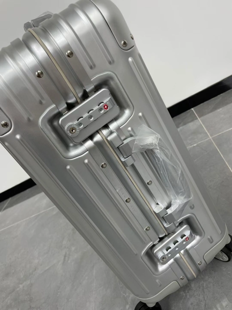 R1m0wa suitcase 4461-0124