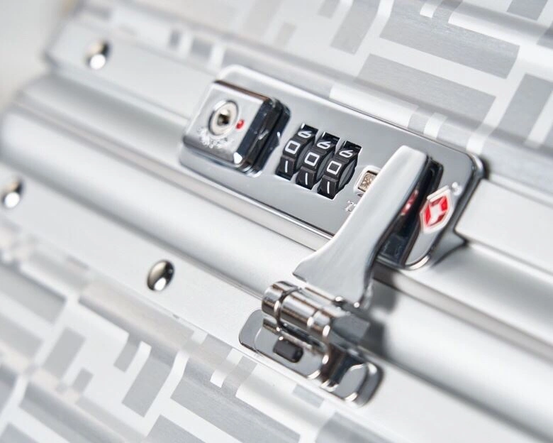 R1m0wa suitcase 4461-0131