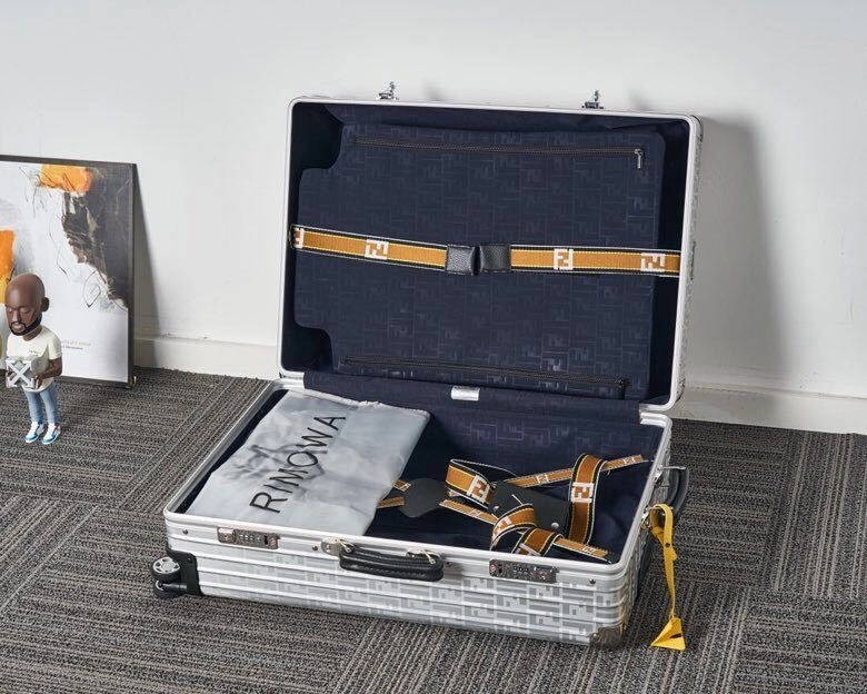R1m0wa suitcase 4461-0131