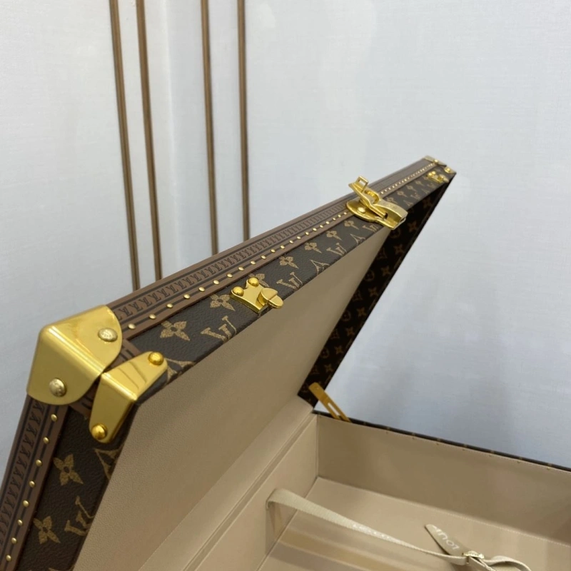 LV Suitcase 4461-0135