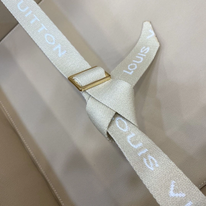 LV Suitcase 4461-0138