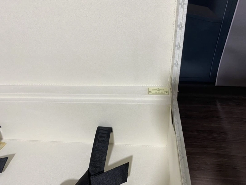 LV Suitcase 4461-0194