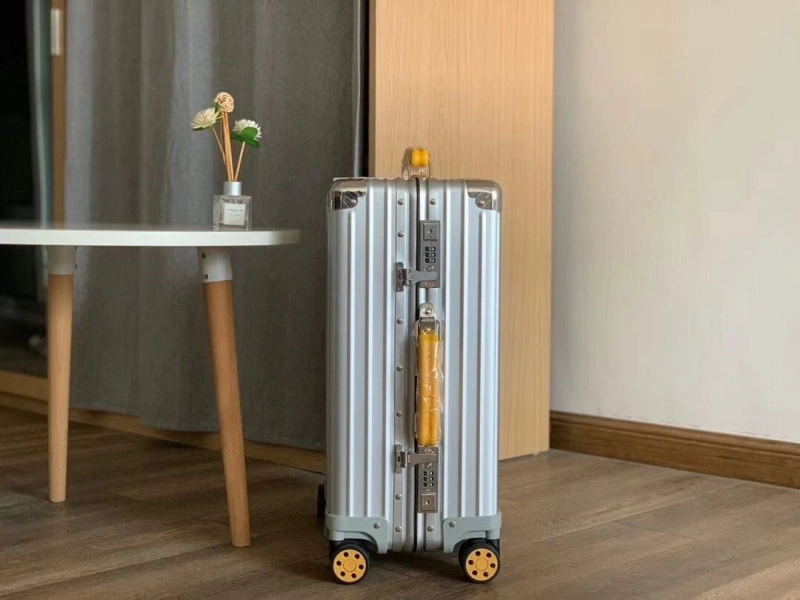 R1m0wa suitcase 4461-0232