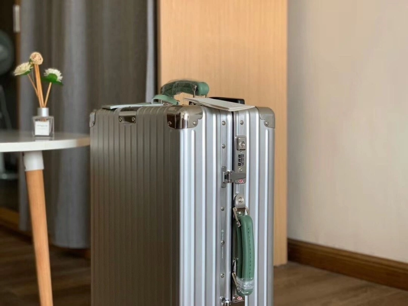 R1m0wa suitcase 4461-0233