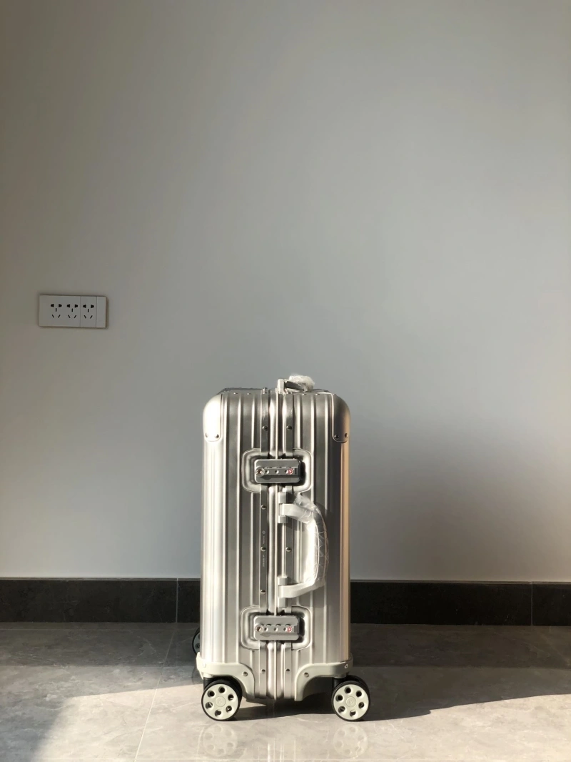 R1m0wa suitcase 4461-0234