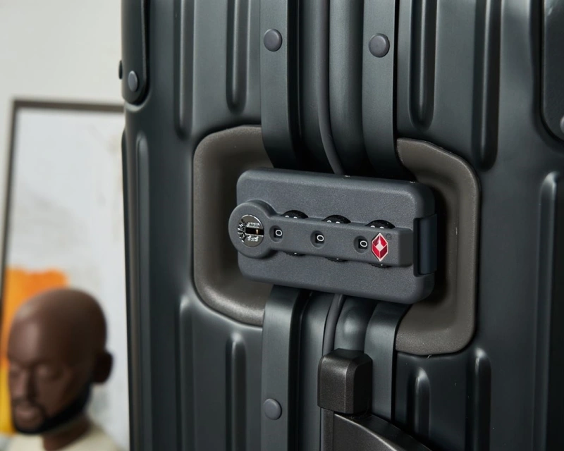 R1m0wa suitcase 4461-0236