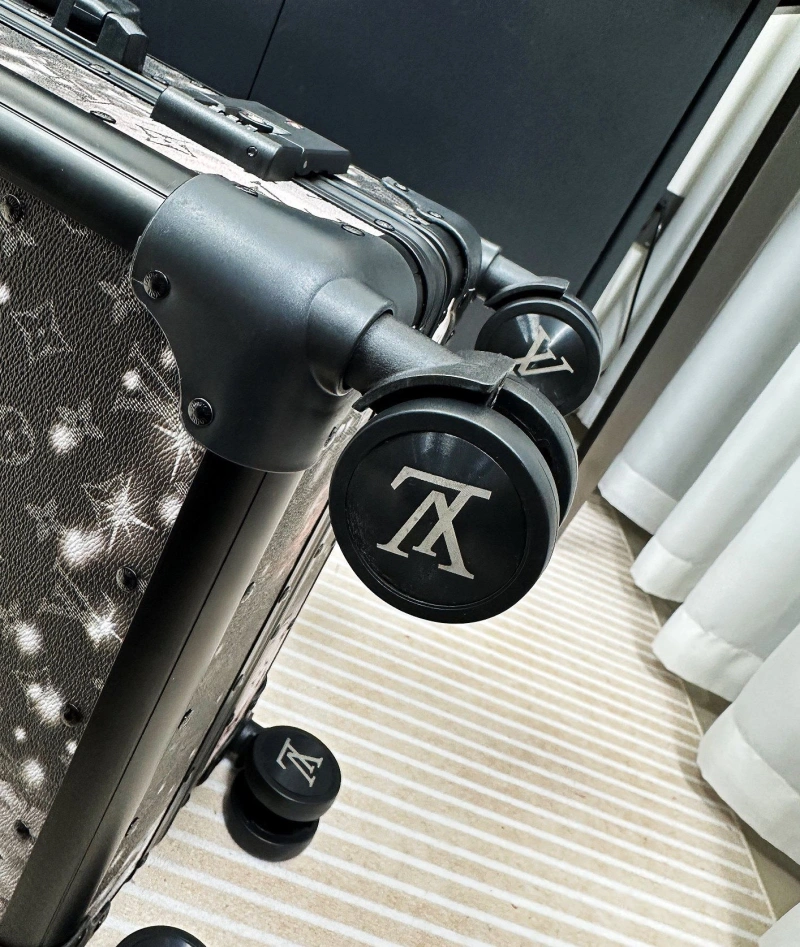 LV Suitcase 4461-0320