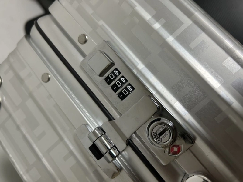 R1m0wa suitcase 4461-0407