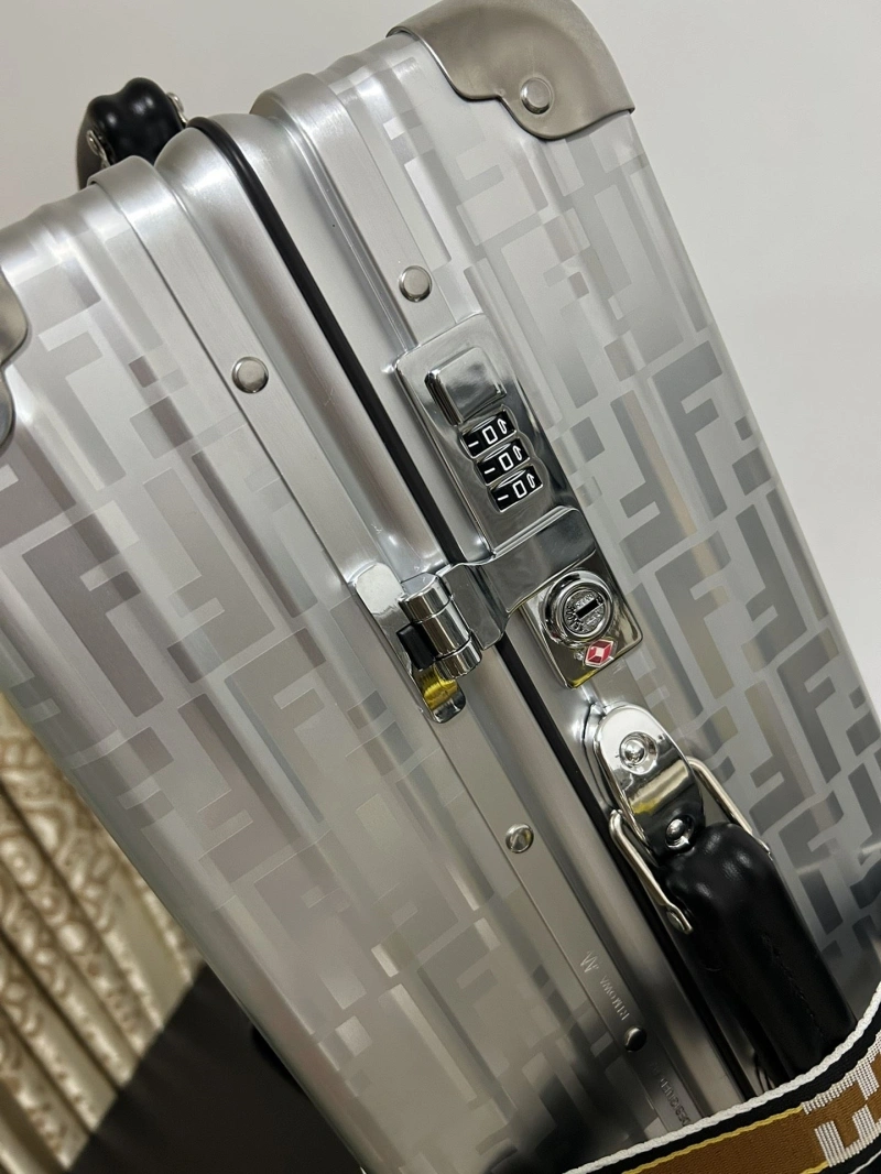 R1m0wa suitcase 4461-0408