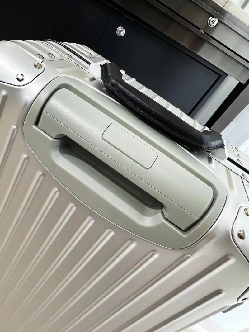 R1m0wa suitcase 4461-0415