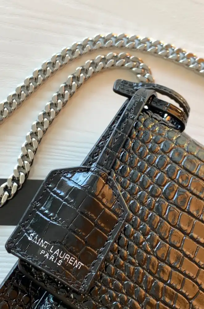 Gvc*1 satchel bags 4837a-0024