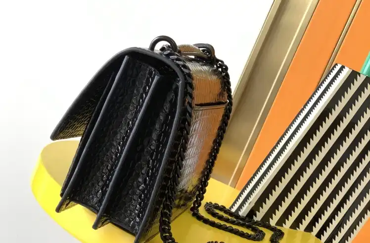 Gvc*1 satchel bags 4837a-0025