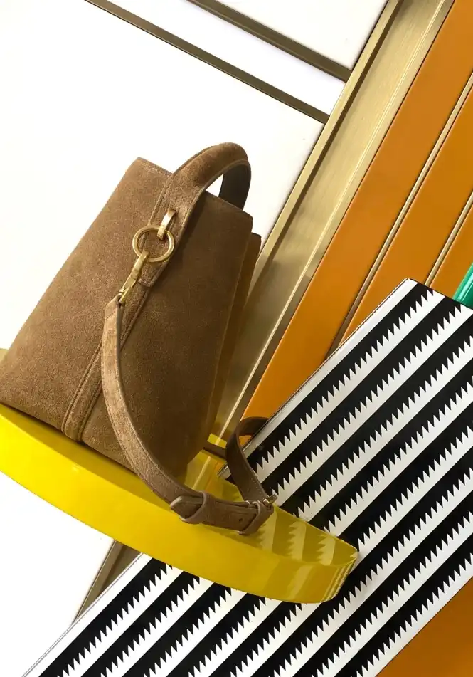 Gvc*1 bucket bags 4837a-0037