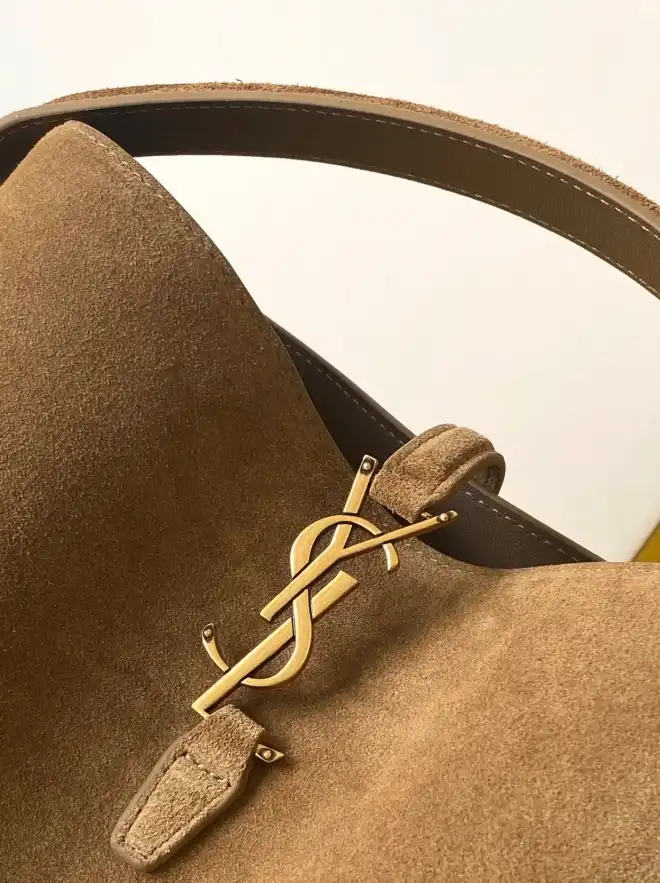 Gvc*1 bucket bags 4837a-0037