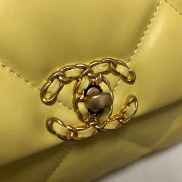 Ch**el 19 flap bag welldesigned 66